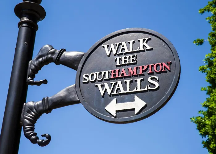 Settle Southampton - Stylish Self Check-In Rooms & Self Catering Suites