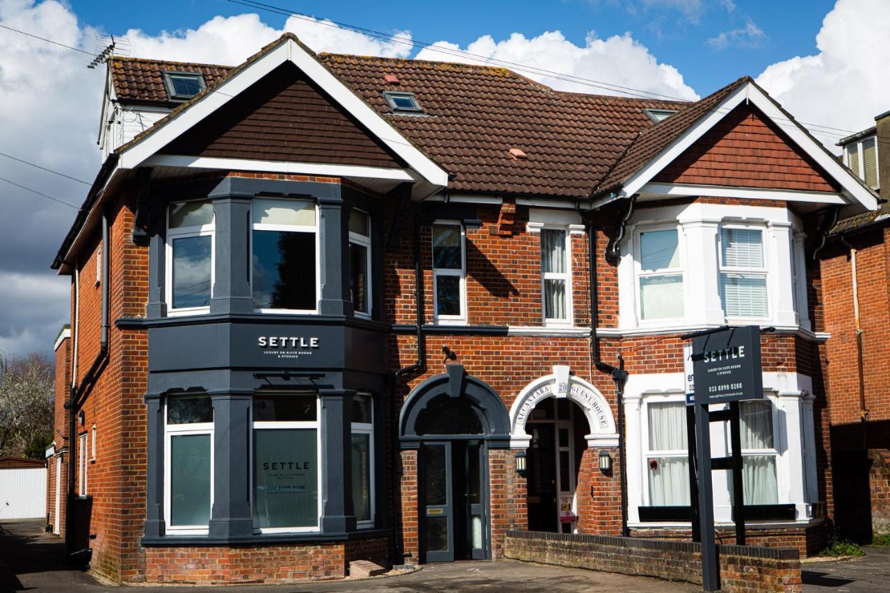 Settle - Stylish Self Check-in & Self Catering *